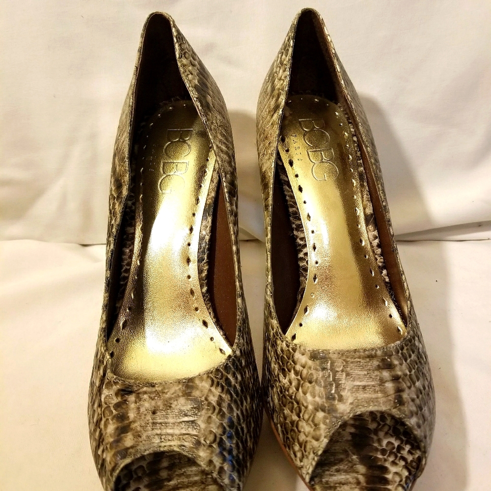 Snake print BCBG Pumps
